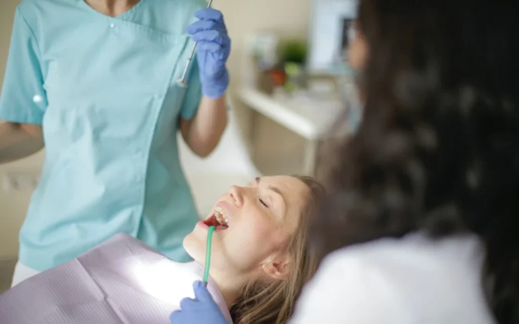 How Dentists Spot Cracks Folkestone