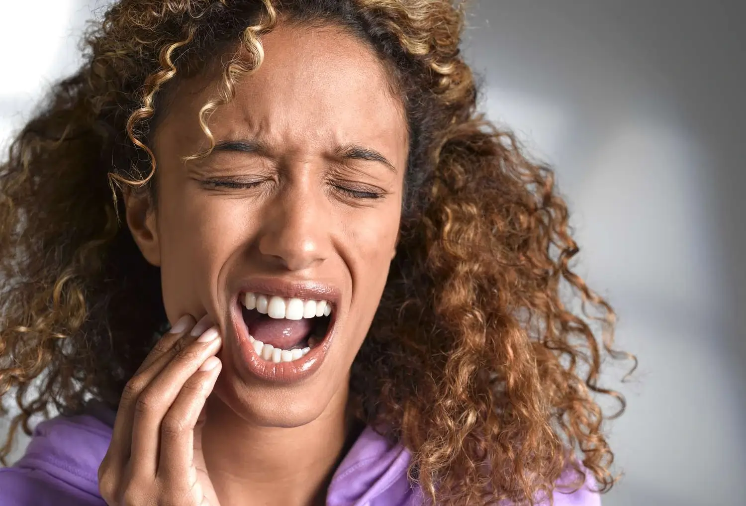How Can You Soothe Sensitivity After a Teeth Whitening Session Folkestone?